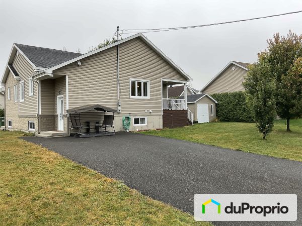 Stationnement - 403, rue Sébastien, St-Cyrille-De-Wendover à vendre