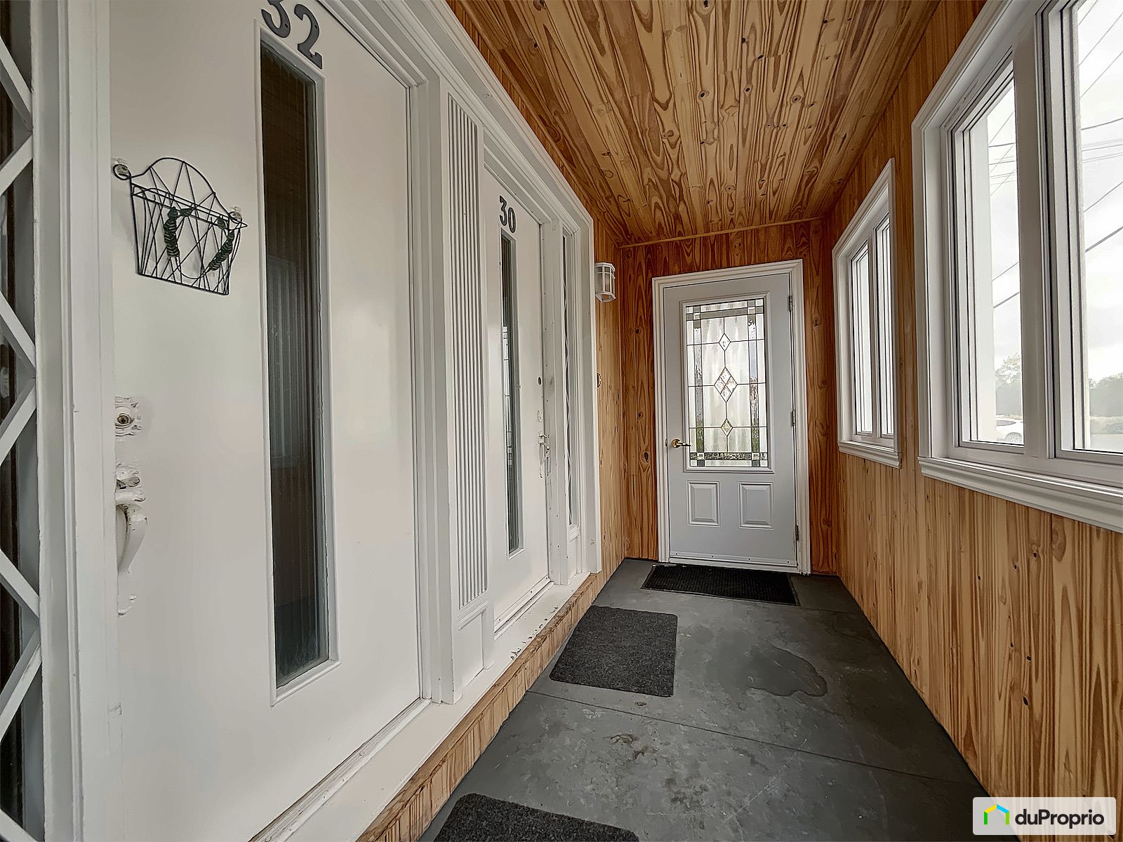 30 32 34 Rue Saint Pierre Est — photo 3