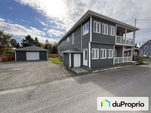 30-32-34, rue Saint-Pierre Est, Val-Brillant à vendre