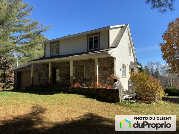 63 chemin de Mont-Rolland, St-Hippolyte for sale