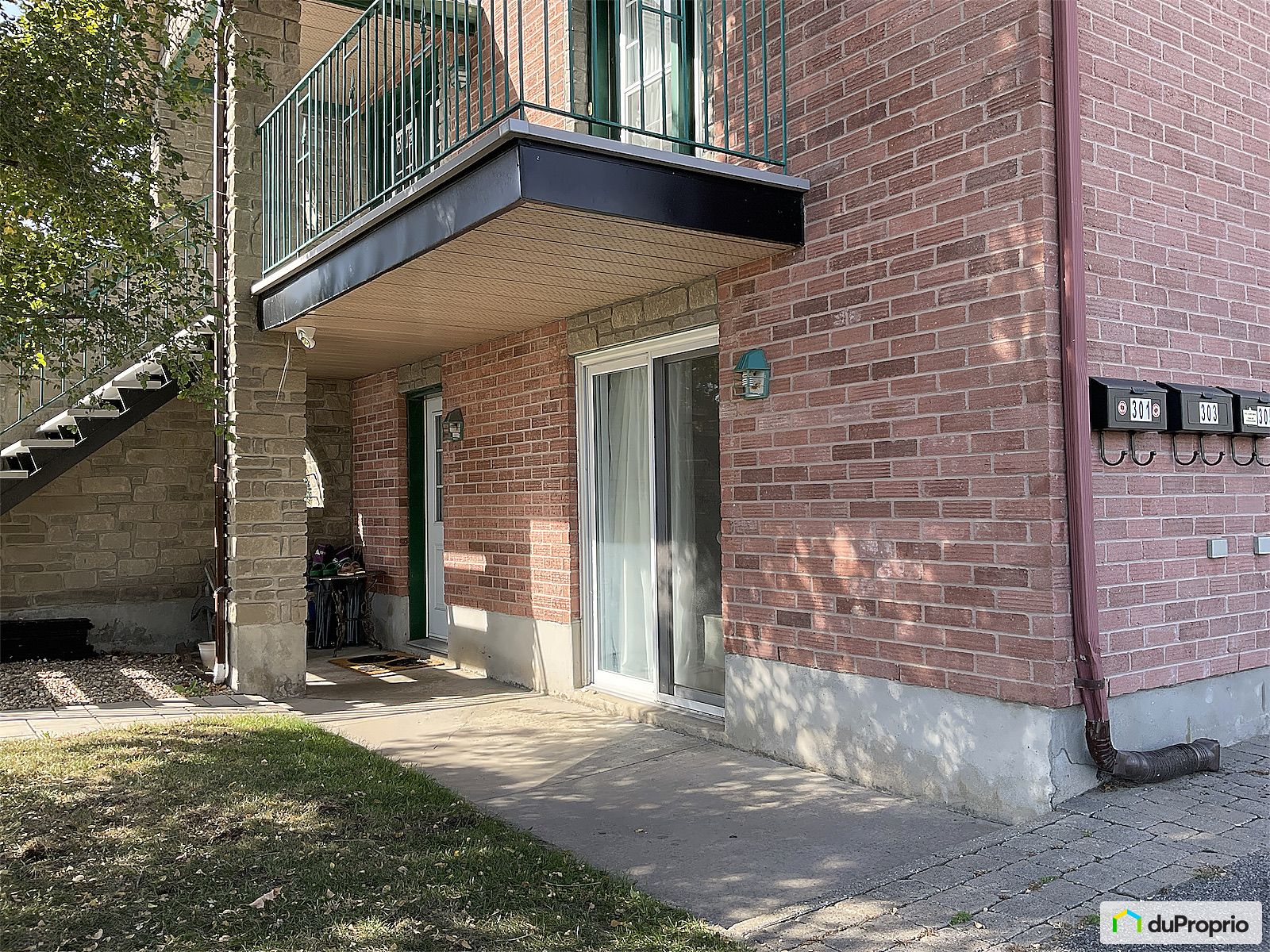 301 303 305 Rue Raymond — photo 3