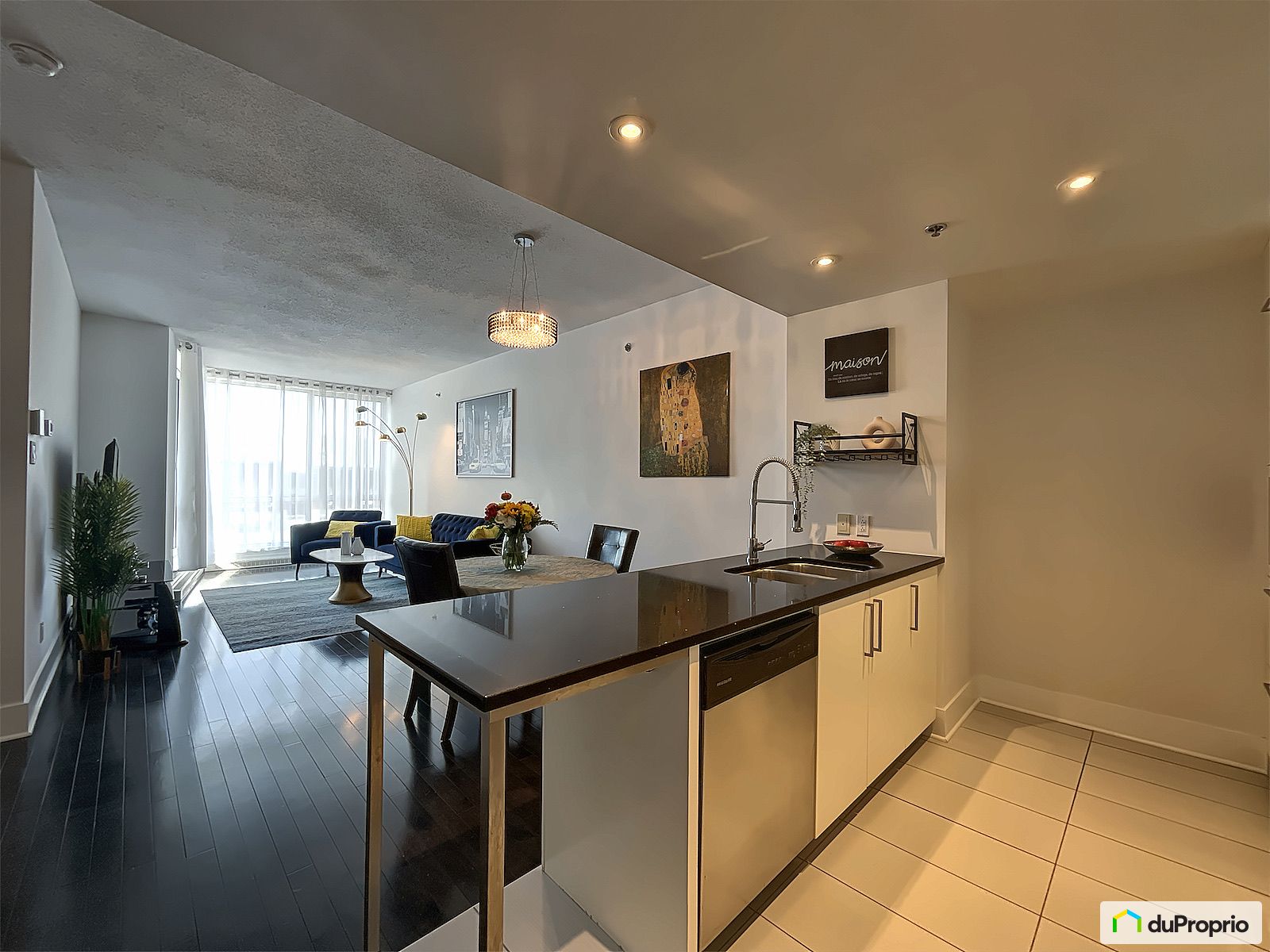 403 370 Rue Saint Andre — photo 2