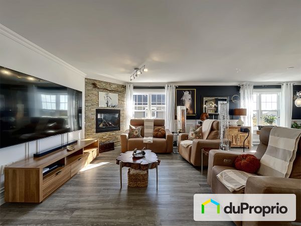 Salon - 1163, rue du Bruant des Marais, Magog à vendre