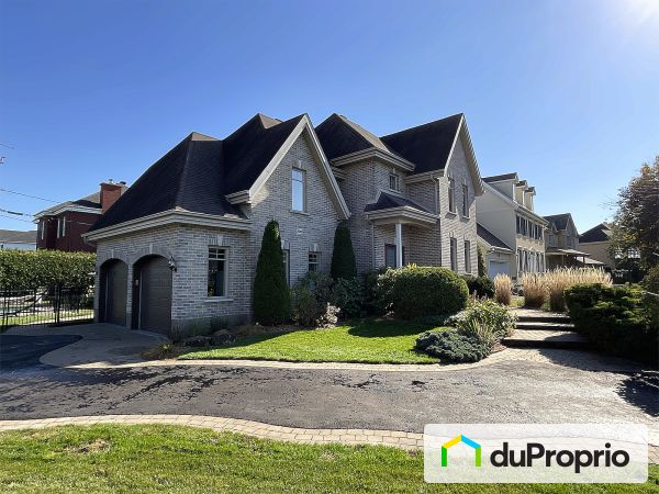 300, place Alexandre-de Prouville, Carignan à vendre