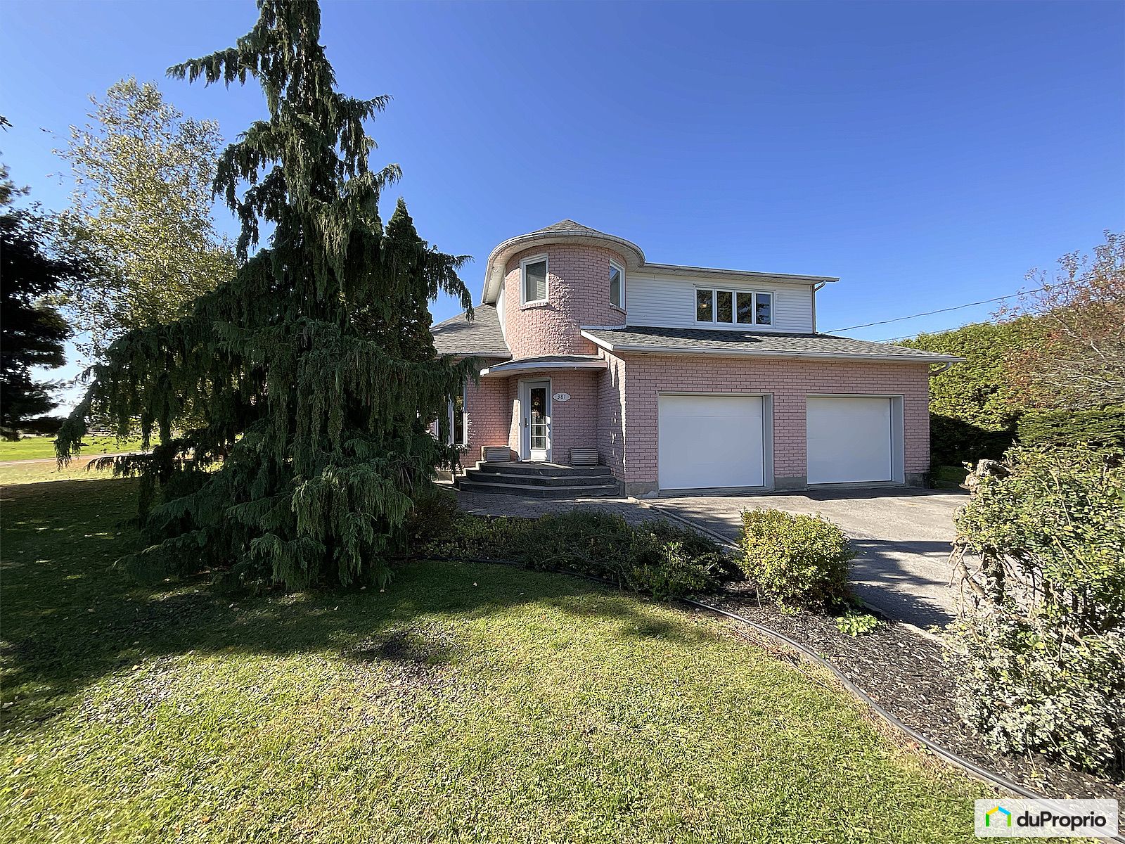 381 Rue Bergeron — photo 3