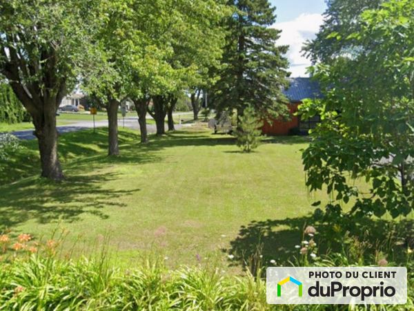 136 rue Potvin et boulevard Edouard VII, St-Jacques-Le-Mineur for sale