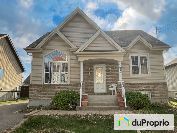 1087, rue du Cerfeuil, St-Lin-Laurentides à vendre