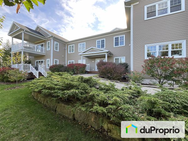 201-130 rue Marcel-R.-Bergeron, Bromont for sale