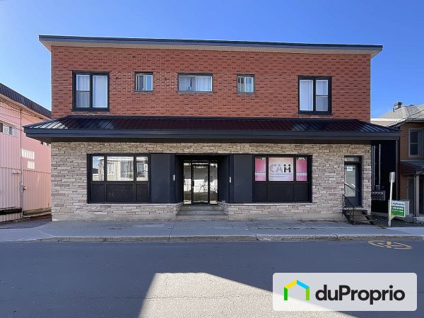 1047-1055, rue Du Marché, Acton Vale à vendre