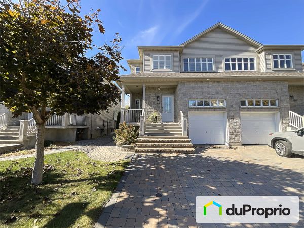 1900, rue du Portage, Ste-Dorothée (Îles-Laval) à vendre