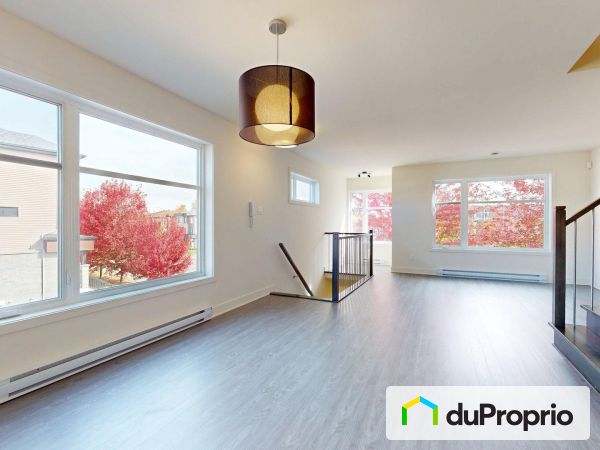 2481, rue de Versailles, Mascouche à vendre