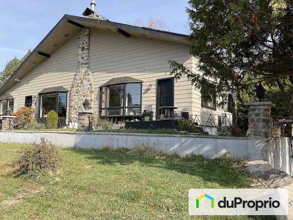 2 place Saint-Michel, St-Sauveur for sale