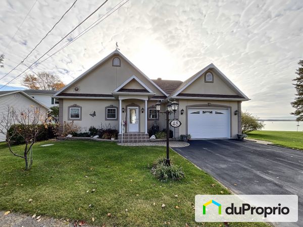 48 avenue Boucher, Champlain for sale