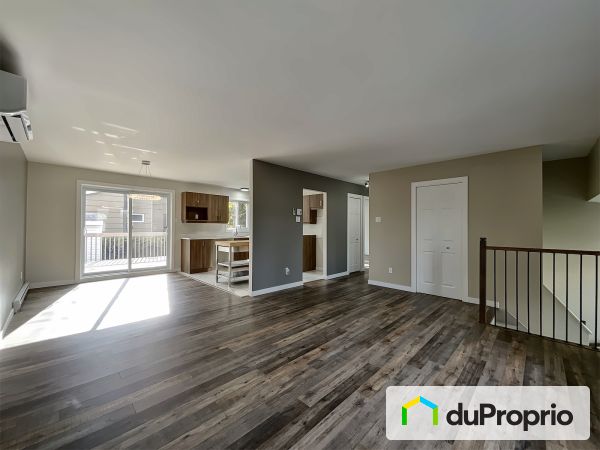 Living / Dining Room - 114-114A, rue Newton, Chateauguay for sale