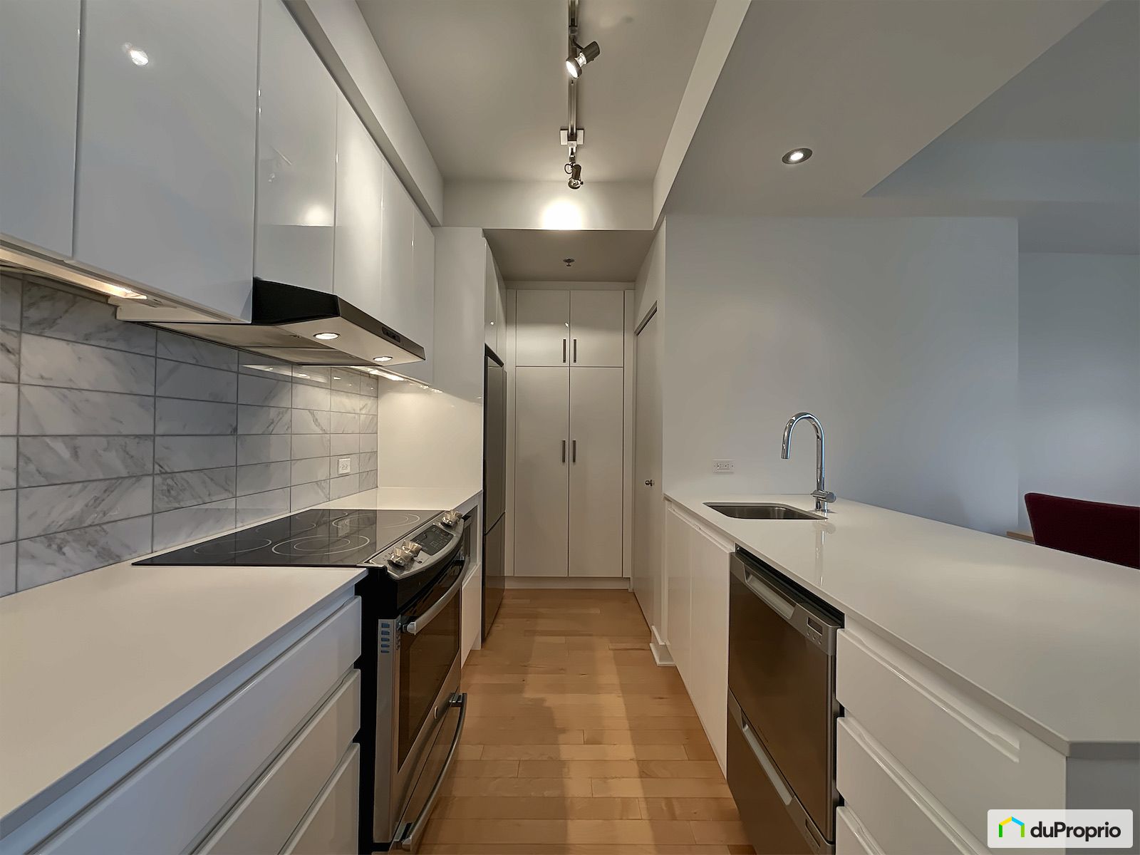 761 Rue Des Carrieres — photo 2