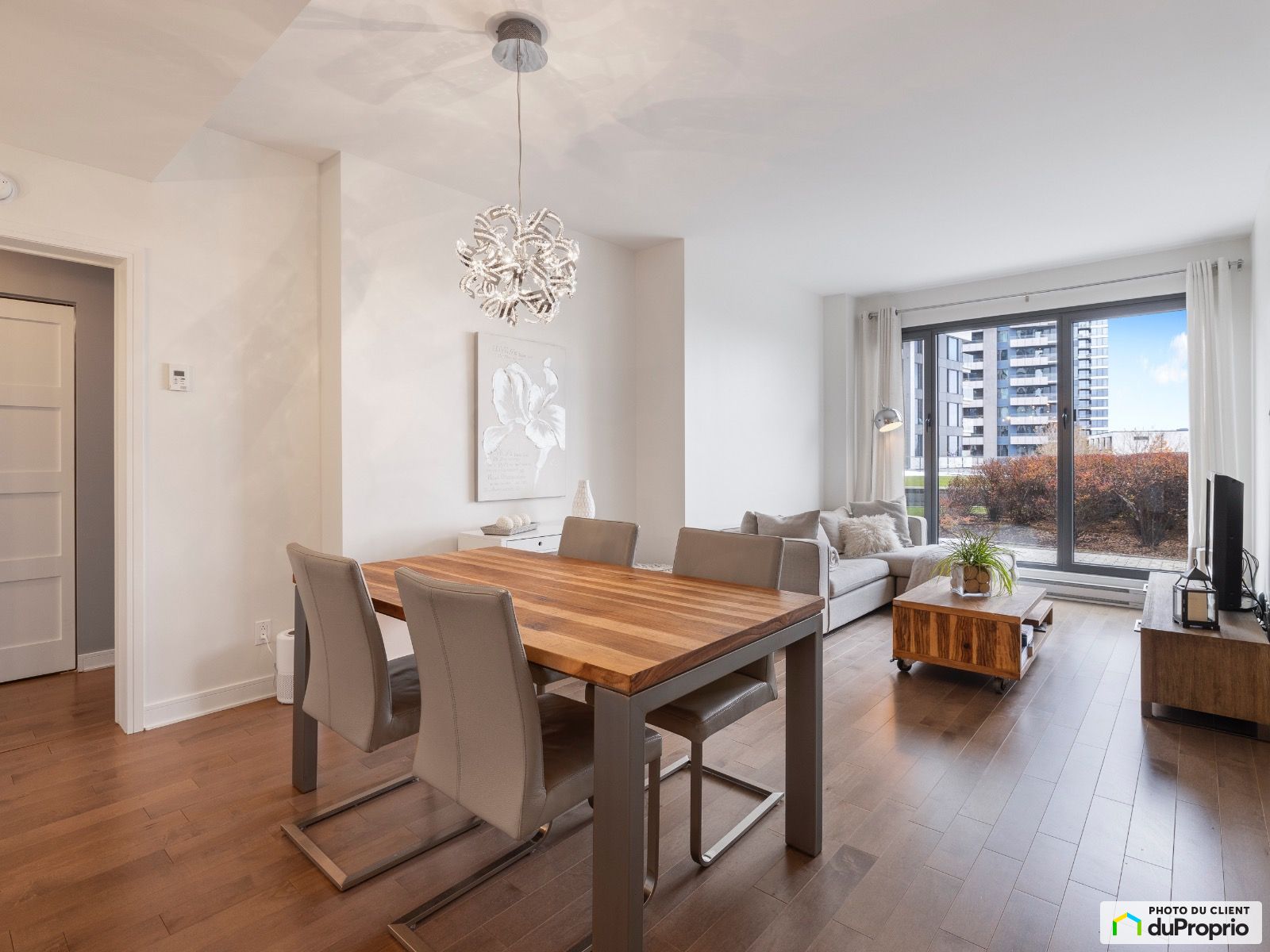 209 299 Rue De La Rotonde — photo 1