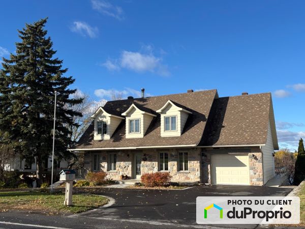 1251 chemin des Patriotes Nord, Mont-St-Hilaire for sale