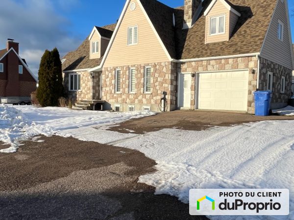 8, 9e Avenue, Forestville à vendre