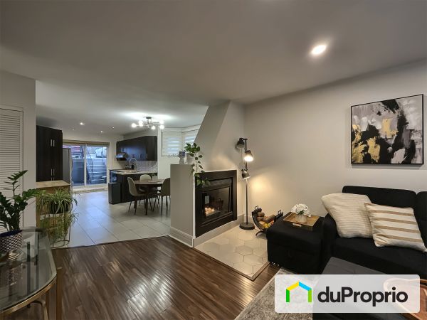 7396, boulevard Notre-Dame, Ste-Dorothée (Îles-Laval) à vendre