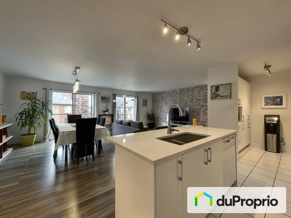 7-6145, rue de Lusa, Brossard à vendre