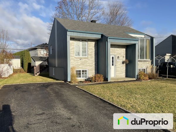 1490, rue des Immortelles, Val-Bélair à vendre