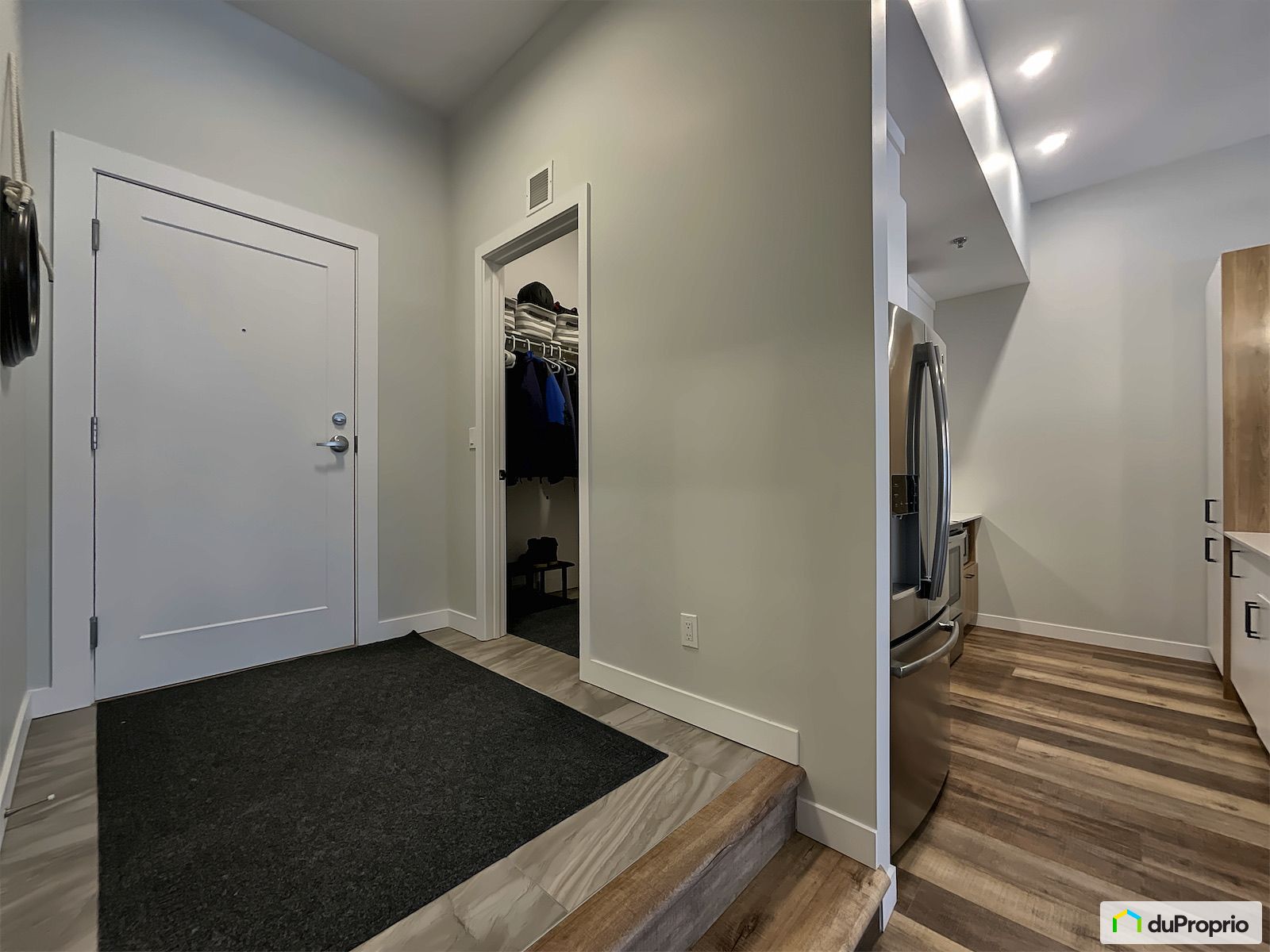 111 B 235 Rue Du Cercle Des Ca — photo 2