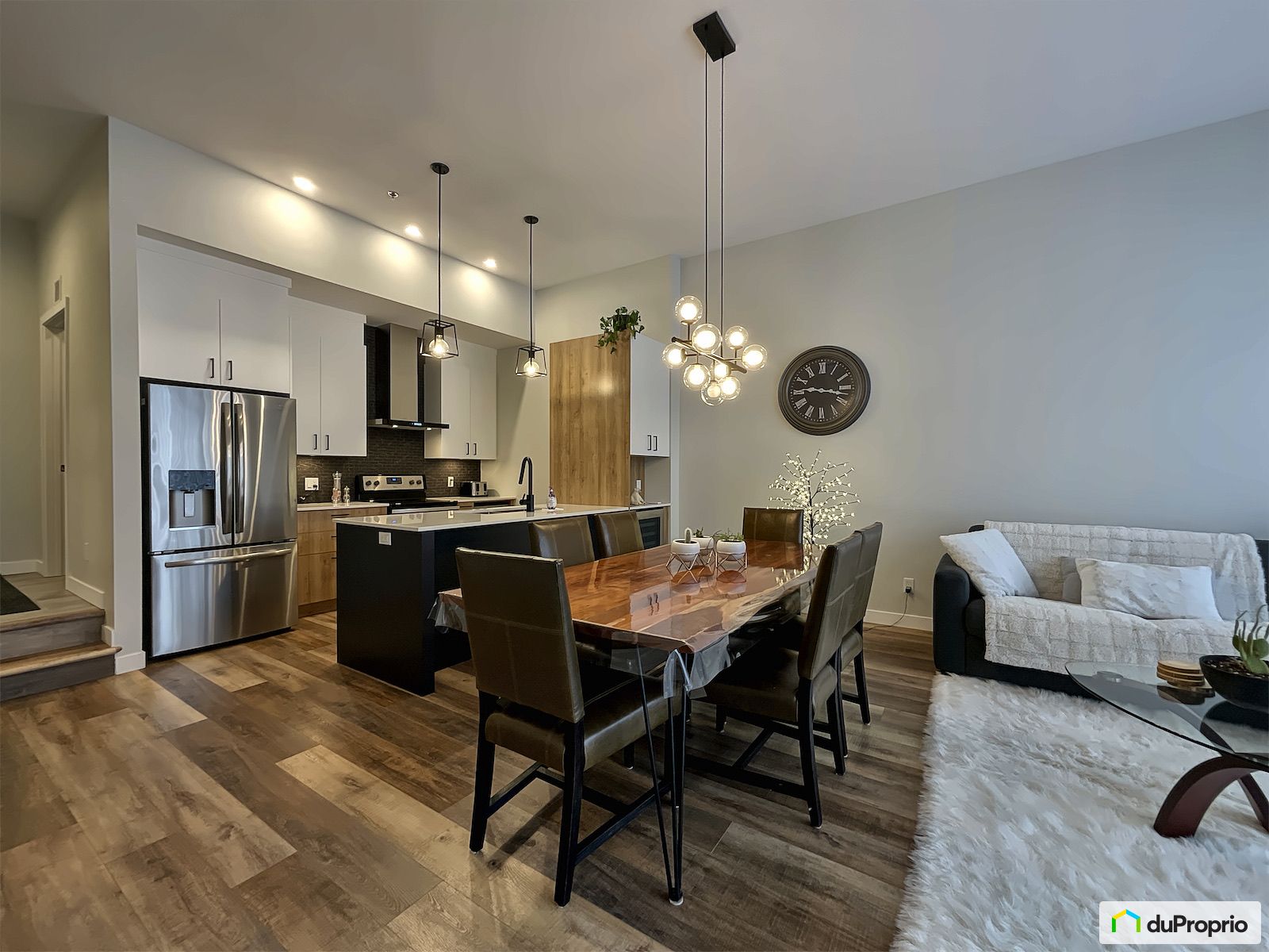 111 B 235 Rue Du Cercle Des Ca — photo 3