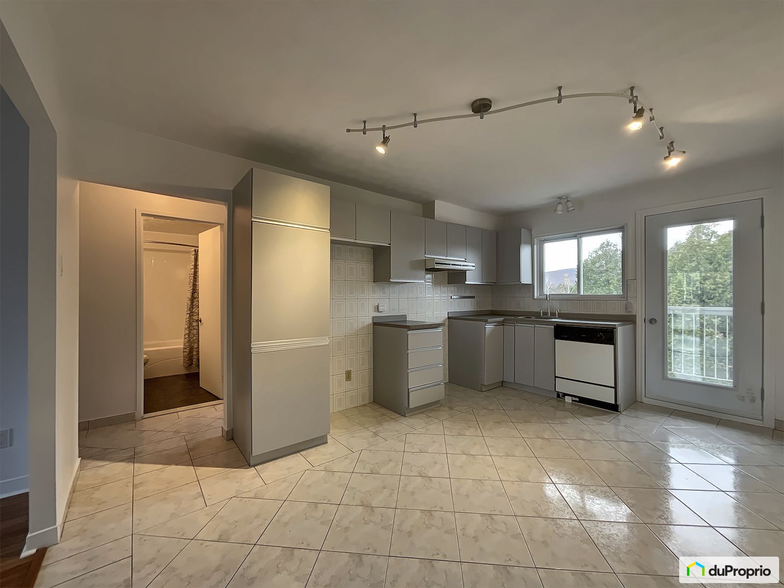5 94 Boulevard De Bromont — photo 3