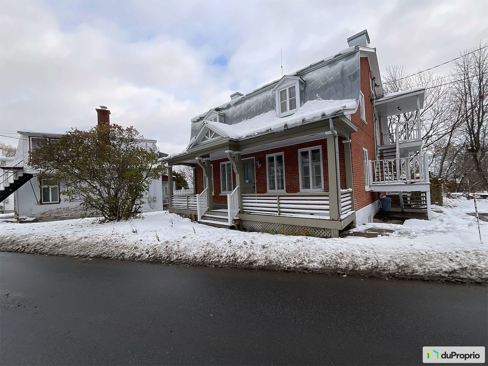 1102 1102 B 1104 Avenue Royale — photo 2