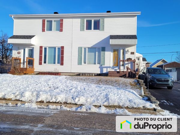 24, rue Arsenault, Port-Cartier à vendre