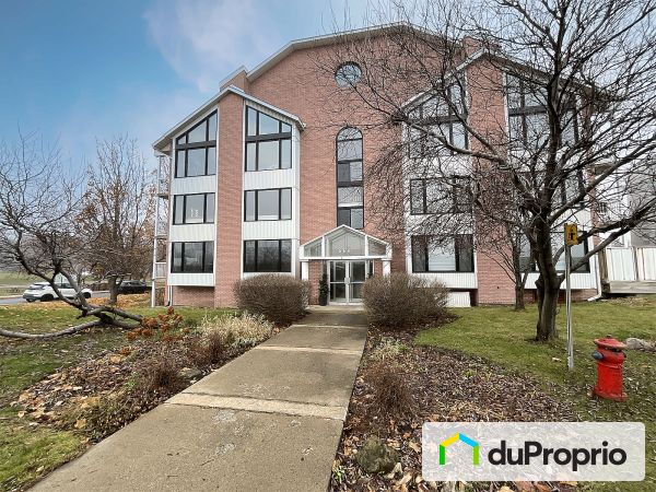 201-666, rue du Bord-de-l&#39;Eau Ouest, Longueuil (Vieux-Longueuil) à vendre