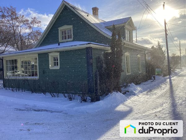 Winter Front - 11 avenue Chassé, Kamouraska for sale