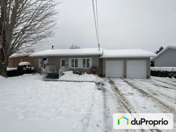 300, rue du Christ-Roi, St-Boniface à vendre