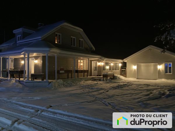Winter Front - 10 rue Saint-Henri, La Tuque (Lac-Édouard) for sale