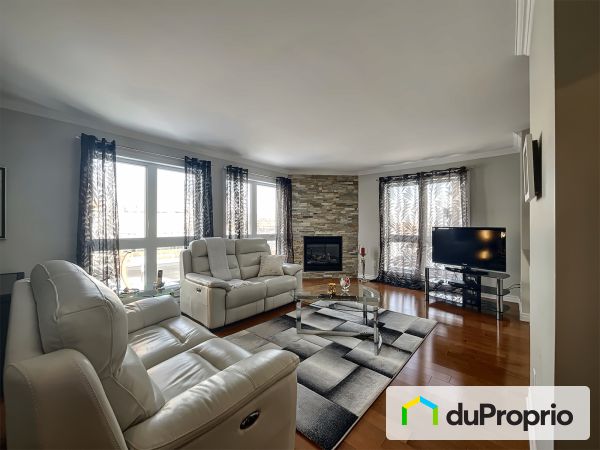 300-802 rue de la Soeur-Marie-Rose, Terrebonne (Lachenaie) for sale