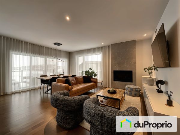 7-323 rue de l&#39;Aigle, Carignan for sale