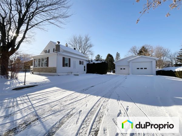 Driveway - 121 rue Germaine-Bibeau, St-Rédempteur for sale