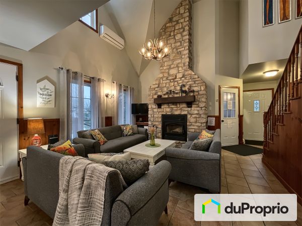 Salon du logement - 276, chemin de la Martine, Petite-Rivière-St-François à vendre