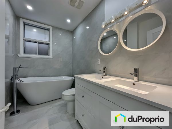 Salle de bain - 6765 rue Saint-Denis, Rosemont / La Petite Patrie à vendre