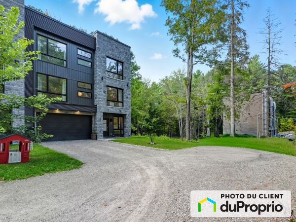 3-10 rue Amik, Cantley for sale