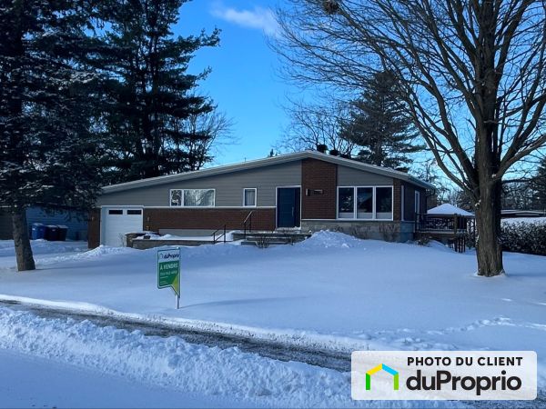 Winter Front - 178 rue Dupré, Beloeil for sale