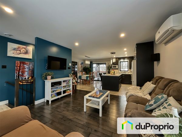 Salon - 770, rue Tressot, Drummondville (Drummondville) à vendre