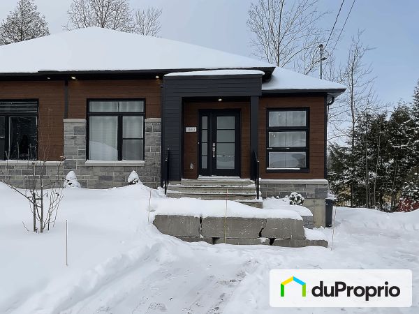 Winter Front - 1557 rue de l'Escaut, Waterloo for sale