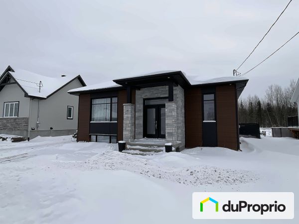 100 rue du Grenat, St-Apollinaire for sale