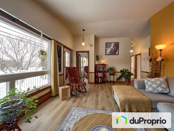 Apartment Living Room - 69 rue de Sainte-Cécile-du-Bic, Rimouski (Le Bic) for sale