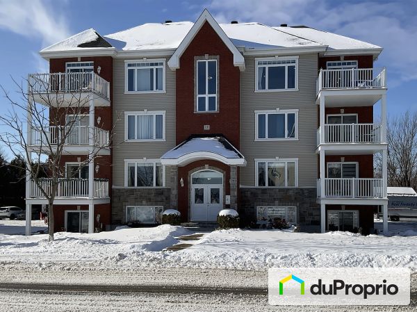 8-30, rue Lautrec, Chateauguay à vendre