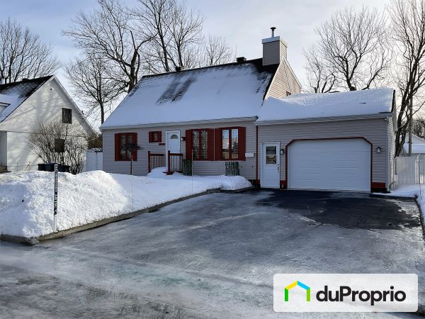 Winter Front - 1042 rue des Fadets, St-Jean-Chrysostome for sale