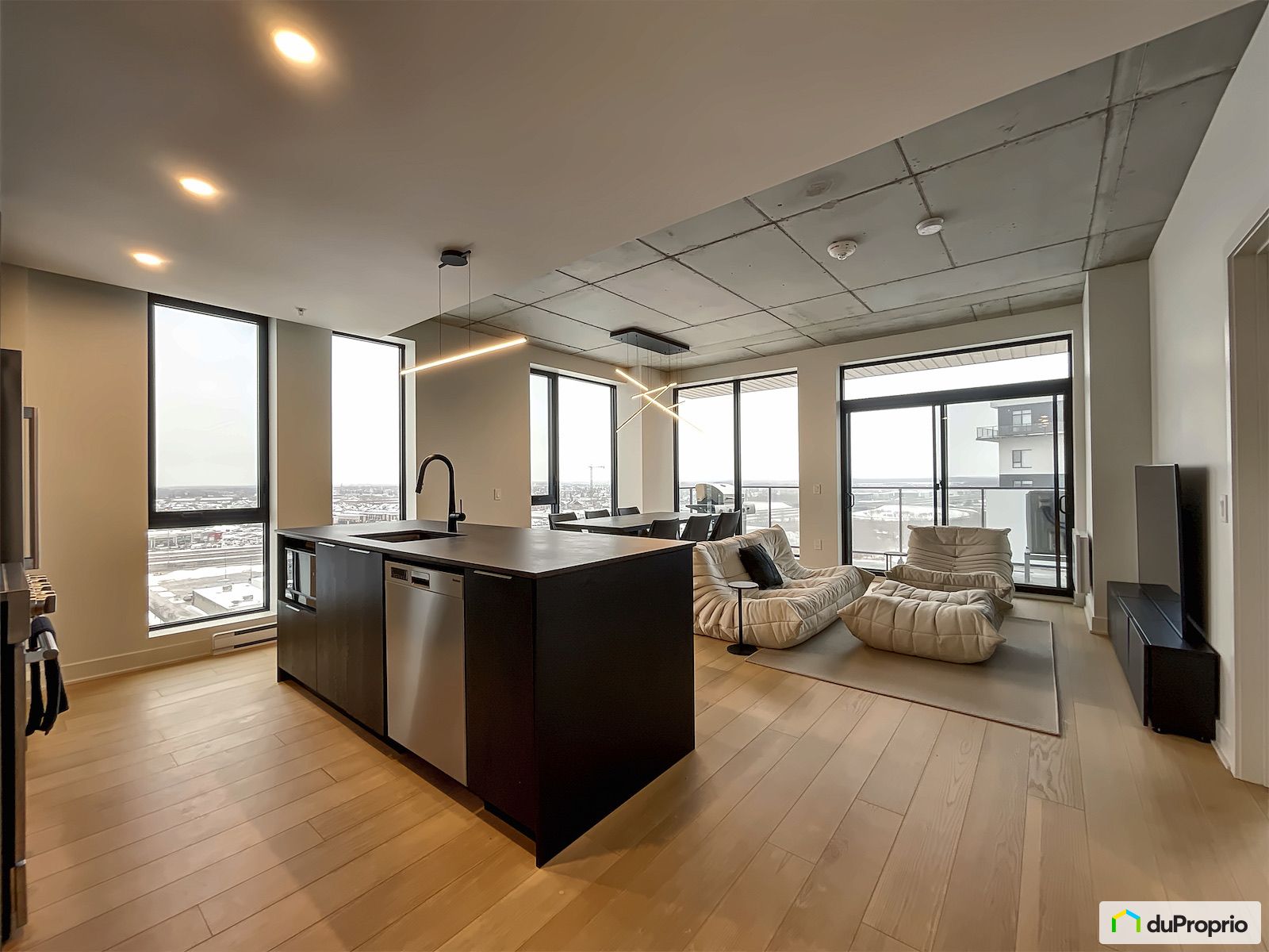 1402 3480 Boulevard Saint Elze — photo 1