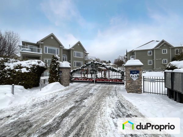 Winter Front - 28 Montée Victor-Nymark, St-Sauveur for sale
