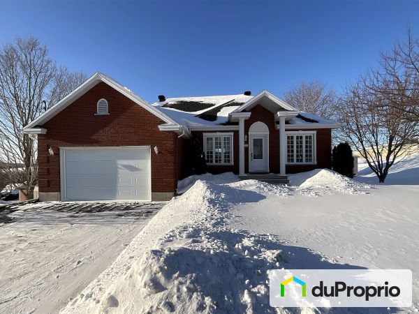 585 rue de l'Accueil, Chesterville for sale